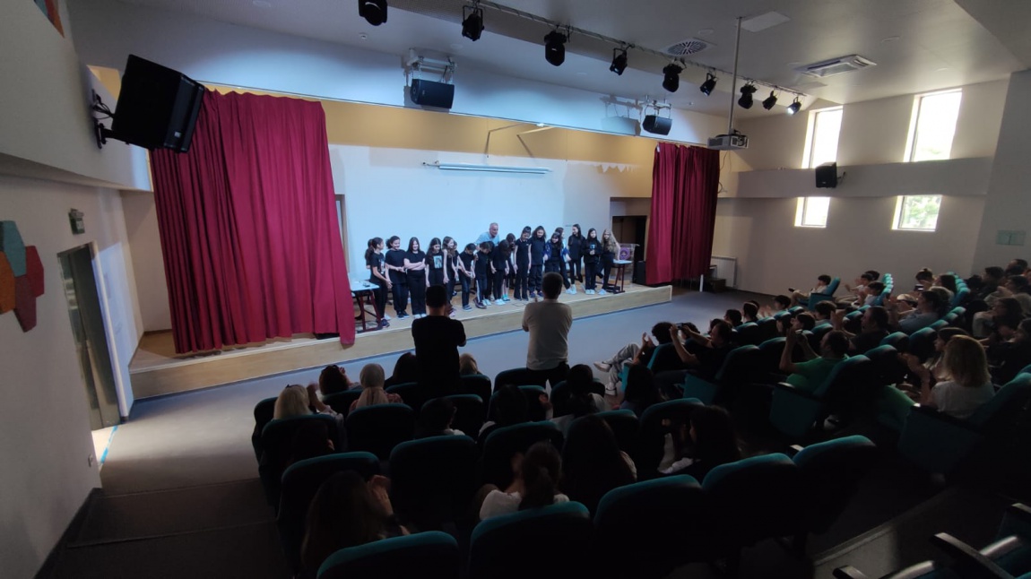 Nurettin Teksan Ortaokulu Tiyatro Topluluğu Seyirciyle Buluştu